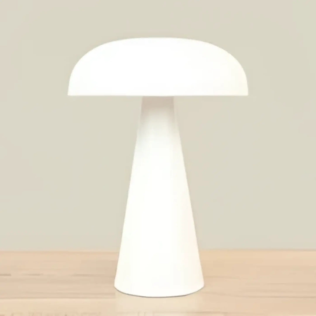 Lampe de table amelia en céramique blanche avec abat-jour arrondi lisse et base effilée pour salle à manger design