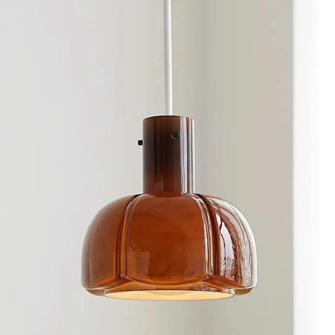 Suspension luminaire miela en verre ambré avec abat-jour cannelé en forme de dôme et support en bois brun foncé