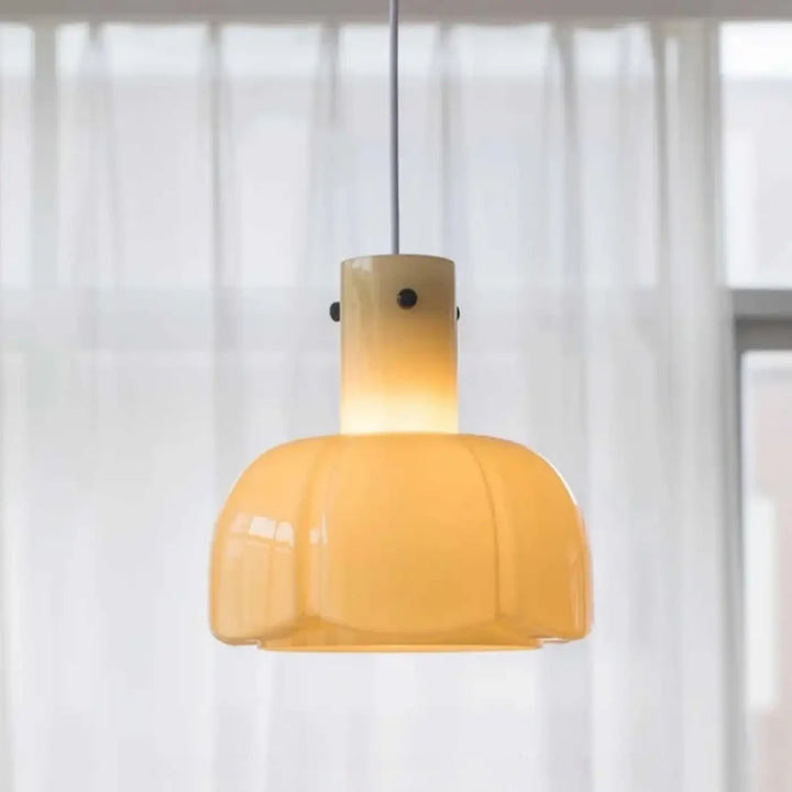 Suspension luminaire miela avec verre ambré segmenté et col cylindrique noir pour un luminaire design élégant