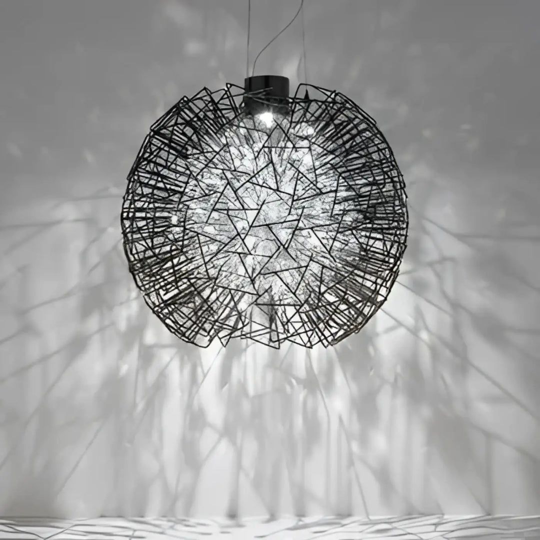 Suspension luminaire texia en fil métallique noir sphérique avec motif géométrique complexe pour un design luminaire moderne