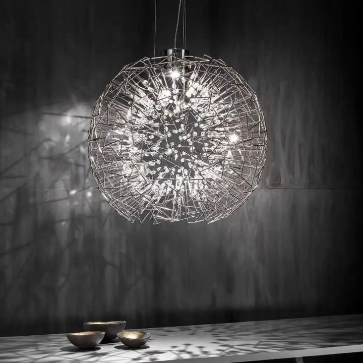 Suspension luminaire texia spherical en métal avec éléments cristallins intégré dans un design moderne et élégant