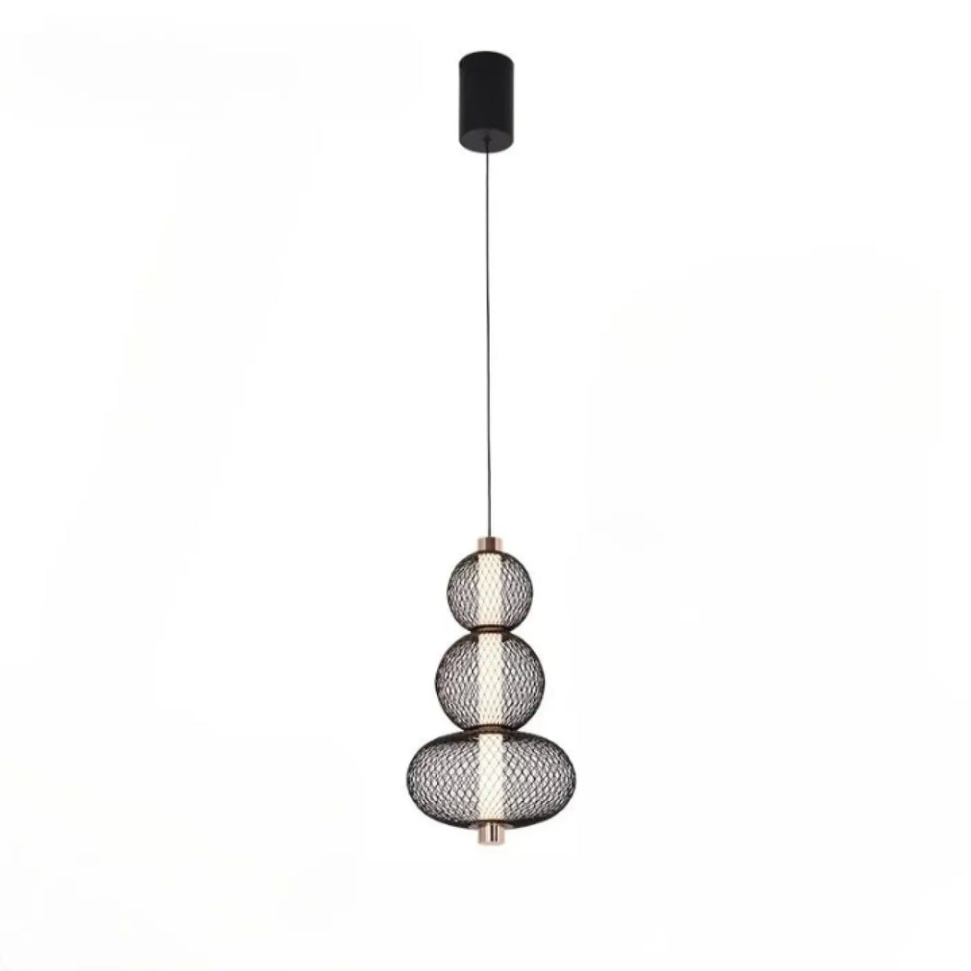 Suspension luminaire vako lampe suspendue en maille noire avec trois abat-jours sphériques à étages et fixation cylindrique