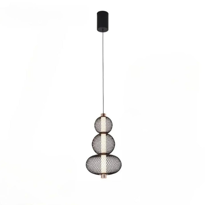 Suspension luminaire vako lampe suspendue en maille noire avec trois abat-jours sphériques à étages et fixation cylindrique