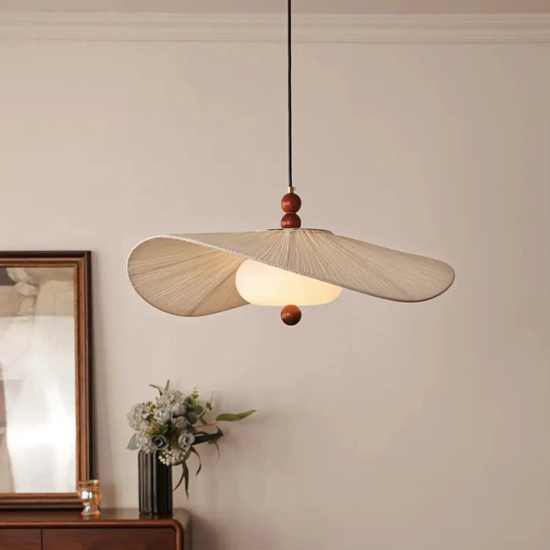 Suspension luminaire design naturel en tissu beige doux