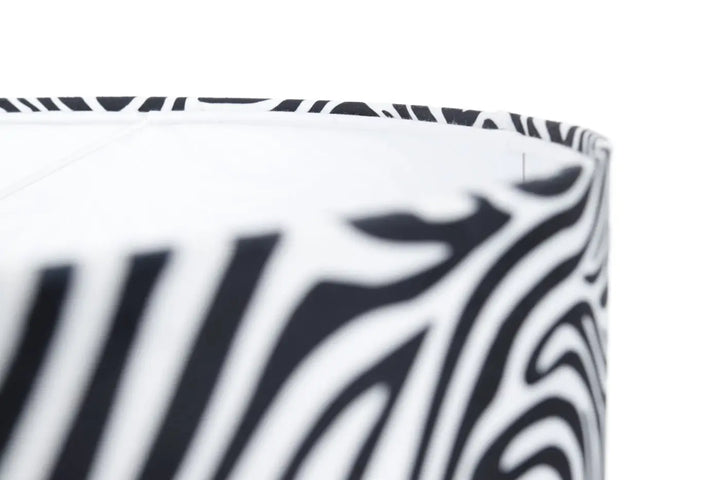 Suspension luminaire safari noir blanc avec abat-jour motif zèbre lisse et légèrement incurvé