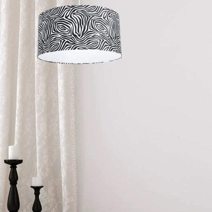 Suspension luminaire safari noir blanc avec abat-jour tissu lisse motif zèbre noir et blanc