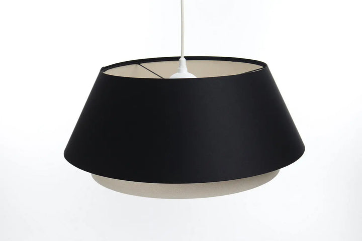 Suspension luminaire sensei noir en tissu noir avec intérieur crème et cordon blanc pour luminaire design noir