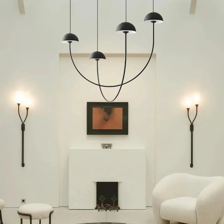 Suspension luminaire rotulia en design noire aux bras métalliques courbés avec abat-jour noir en forme de dôme