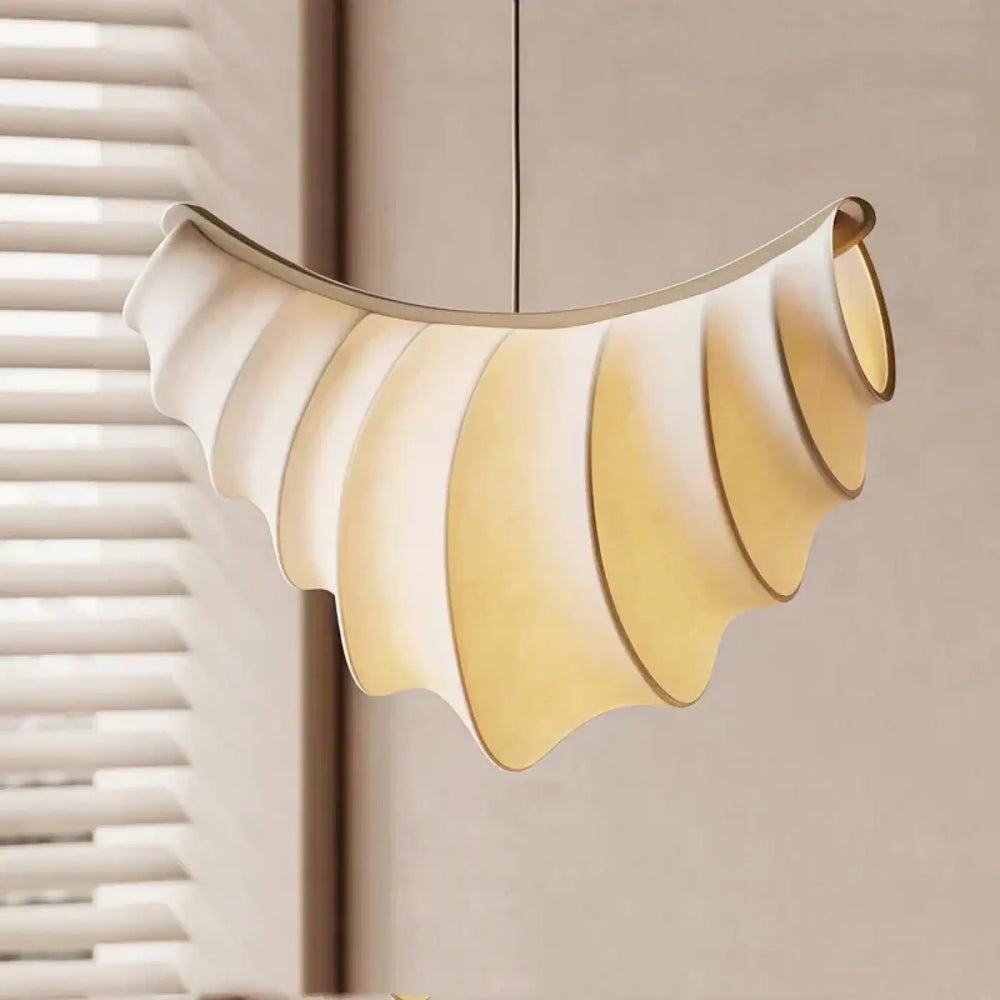 Suspension luminaire design ondulations élégantes et moderne