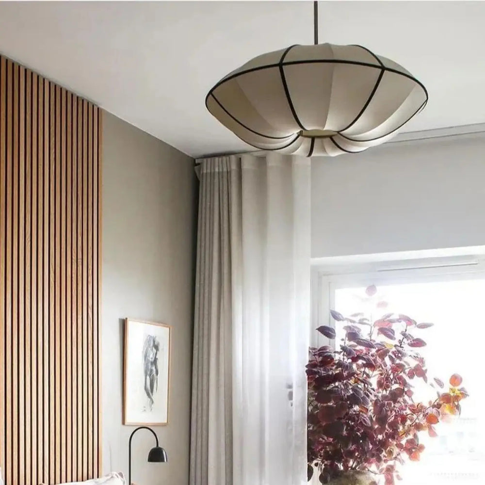 Beige tissu suspension luminaire veluma avec bordure géométrique noire pour un éclairage moderne