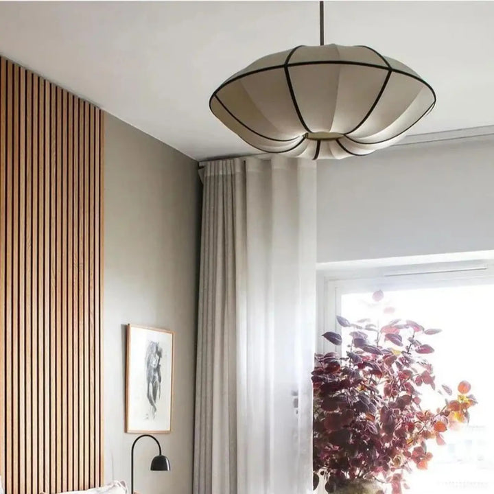 Beige tissu suspension luminaire veluma avec bordure géométrique noire pour un éclairage moderne