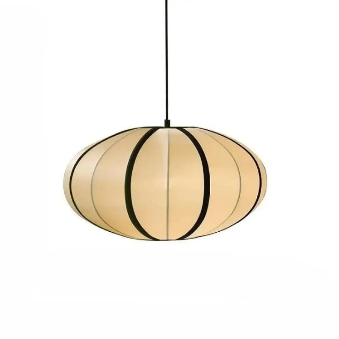 Suspension luminaire veluma beige ovale avec bandes noires segmentées et cordon fin noir pour éclairage moderne