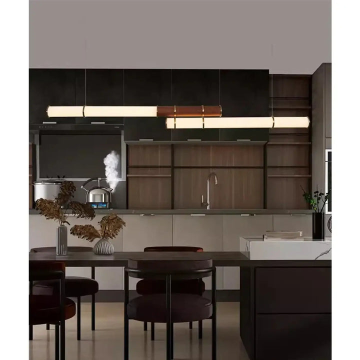Suspension Luminaire au design rectiligne minimaliste


