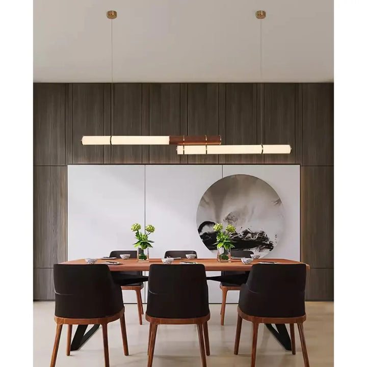 Suspension Luminaire au design rectiligne minimaliste

