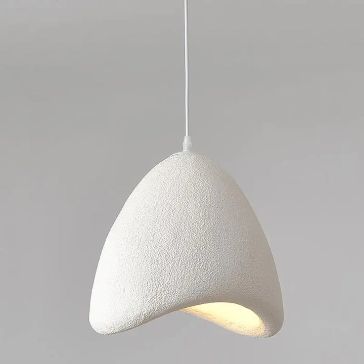 Suspension luminaire alma en céramique blanche texturée avec résine granuleuse et lumière chaude douce pour intérieur design