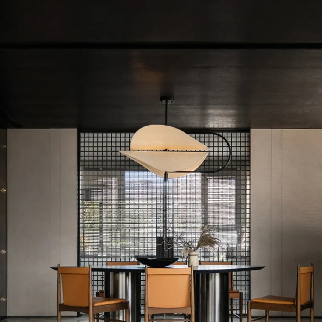 Suspension luminaire design sculpturale en tissus et métal