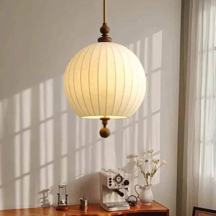 Suspension design en tissu et bois naturel blanc chic