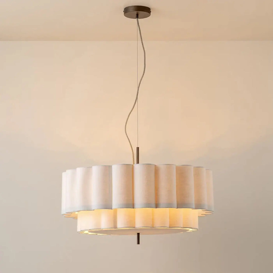Suspension luminaire design en tissu plissé blanc élégant