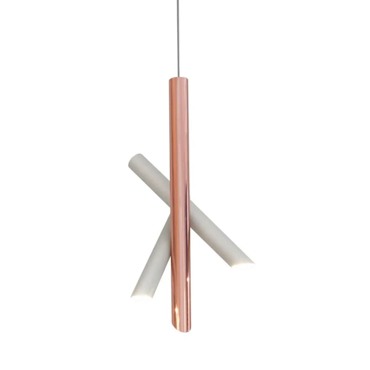 Suspension luminaire konto avec tubes croisés en métal rose gold et bras tubulaires blancs mats au design moderne