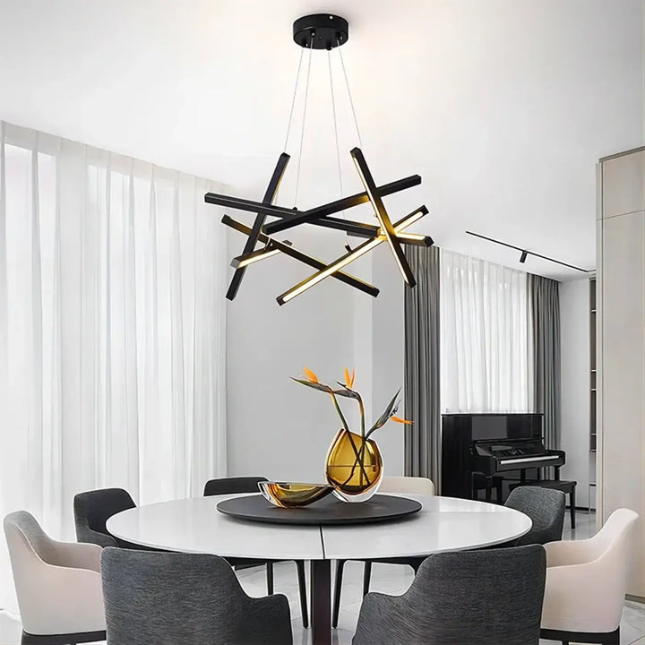 Suspension luminaire kados noir et or avec tiges géométriques entrelacées en métal pour éclairage blanc chaud ou blanc froid adaptés aux mètres carrés