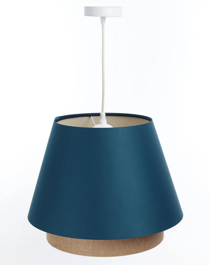 Suspension luminaire design turquoise avec abat-jour en tissu bleu marine et base tissée beige avec fixation blanche suspendue