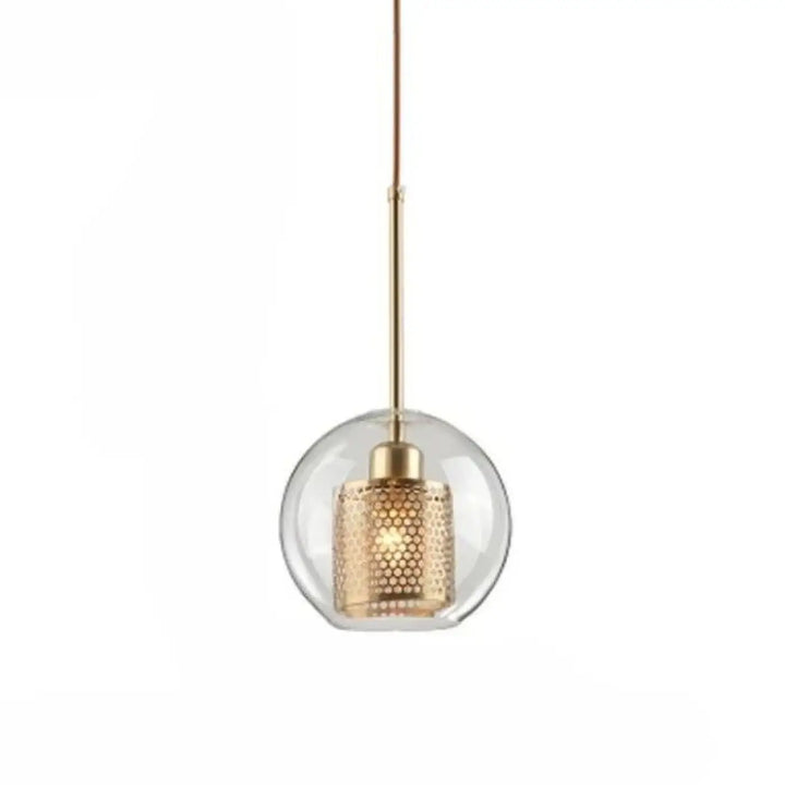 Suspension luminaire zelor avec globe en verre transparent et abat-jour en nid dabeille doré moderne et élégant