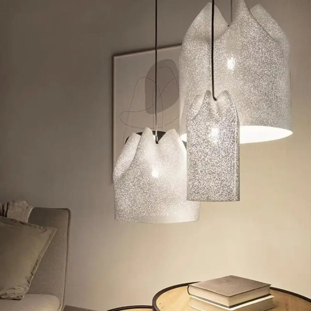 Suspension luminaire design en verre givré blanc élégant