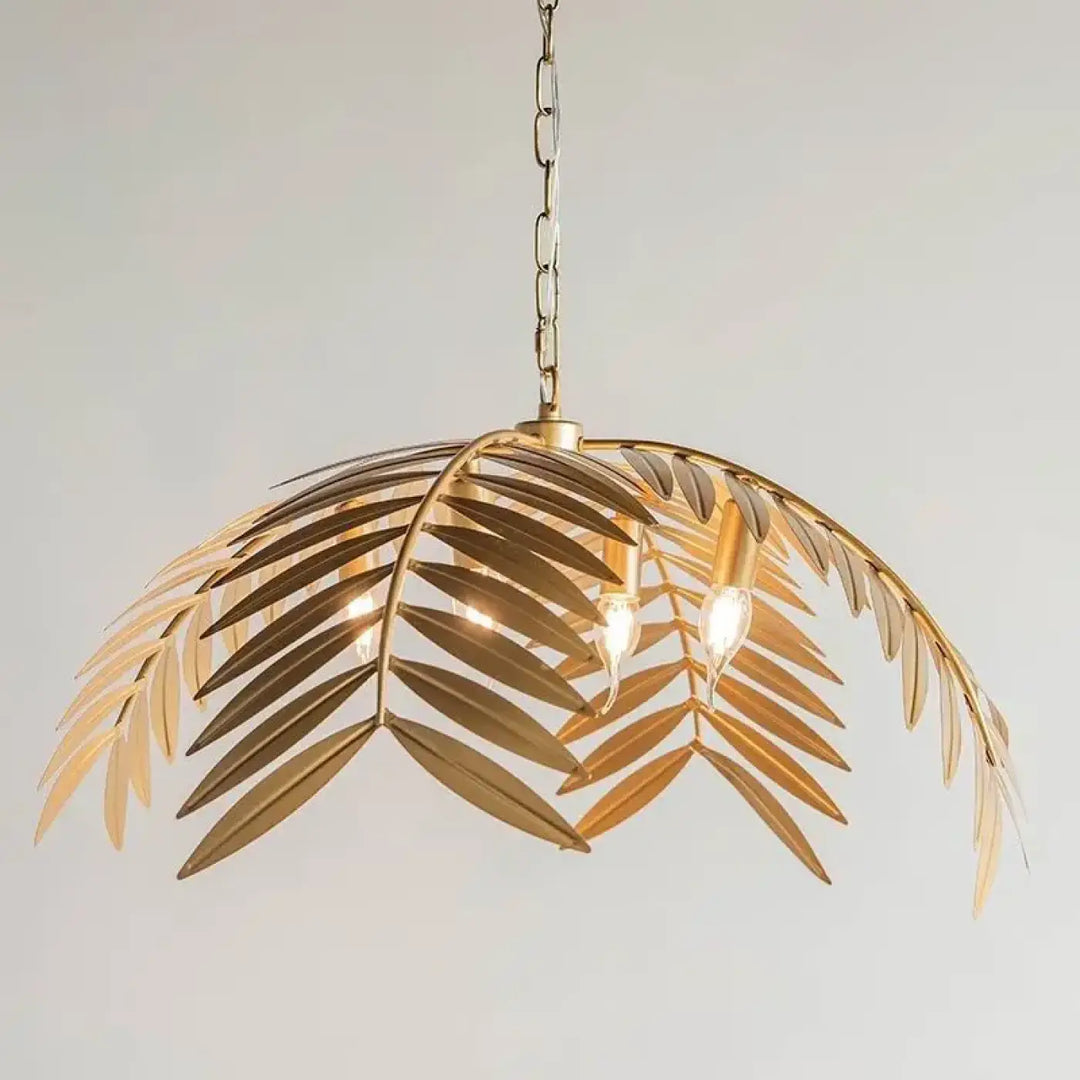 Suspension luminaire dorée au design feuillage tropical naturel