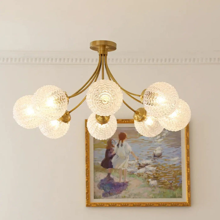 Suspension luminaire dorée avec globes en verre élégante