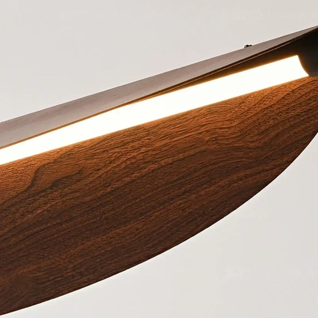 Suspension luminaire effet bois foncé au design original ovale


