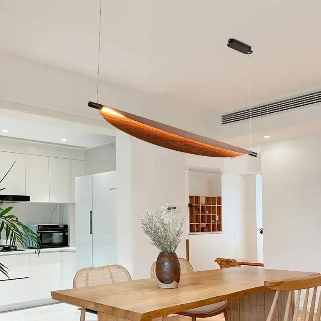 Suspension luminaire effet bois foncé au design original ovale

