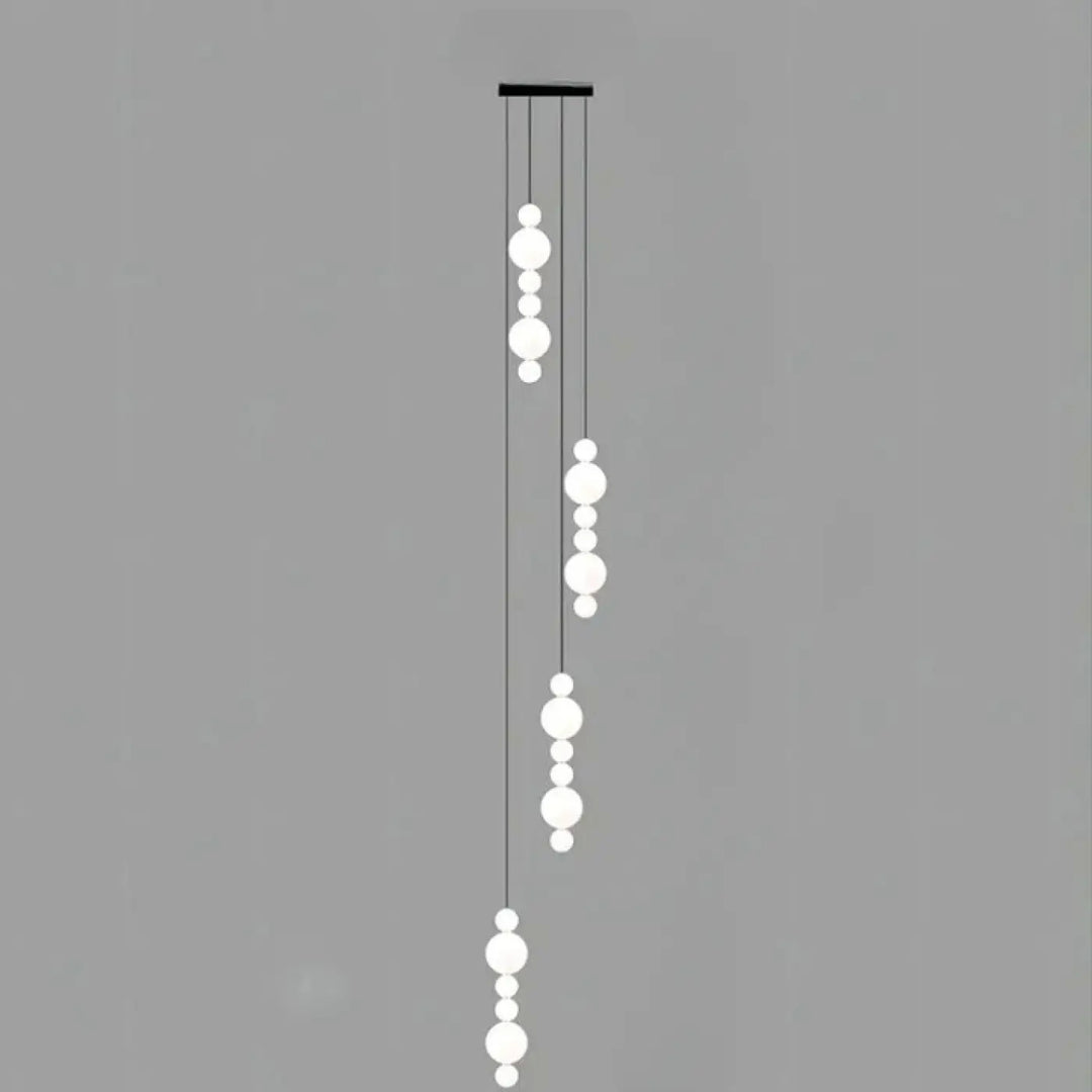 Suspension luminaire oxyo avec boules opalines blanches modernes et fixation plafond noire minimaliste chute verticale