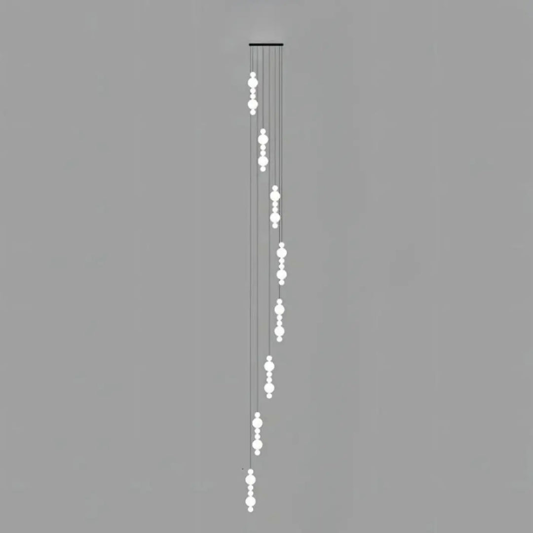 Suspension luminaire oxyo avec boules opalines en verre clair en chute verticale et fixation plafond noire moderne