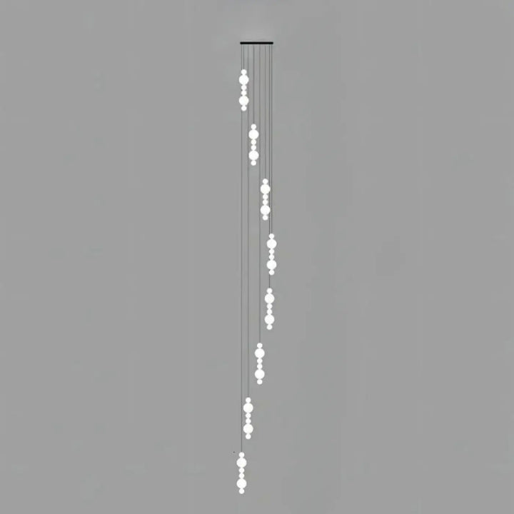 Suspension luminaire oxyo avec boules opalines en verre clair en chute verticale et fixation plafond noire moderne