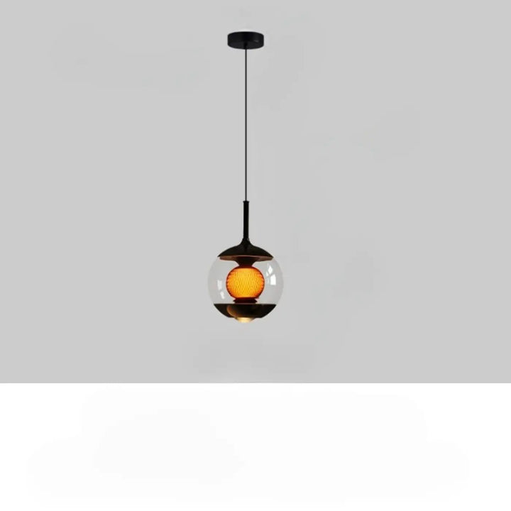 Suspension luminaire nexus avec luminosité variable, globe en verre clair et ampoule ambre texturée encadrée de métal noir