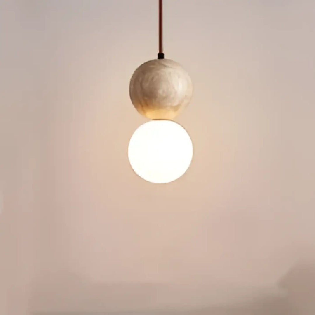 Suspension luminaire sora avec abat-jour sphérique terre cuite et globe en verre opalin lumineux