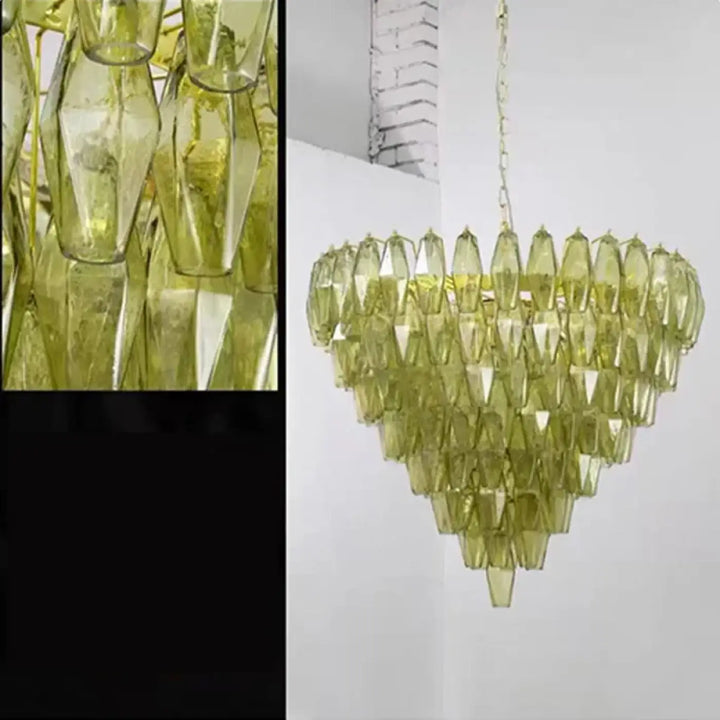 Suspension luminaire élégante en forme de cœur réalisée en bouteilles en verre olive taillées et translucides