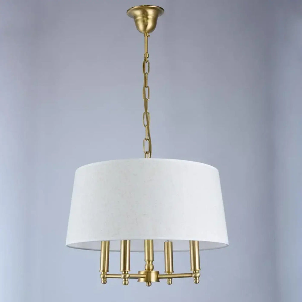 Suspension luminaire winfordo en laiton avec abat-jour en tissu blanc et cinq bras candélabres pour salle à manger élégante