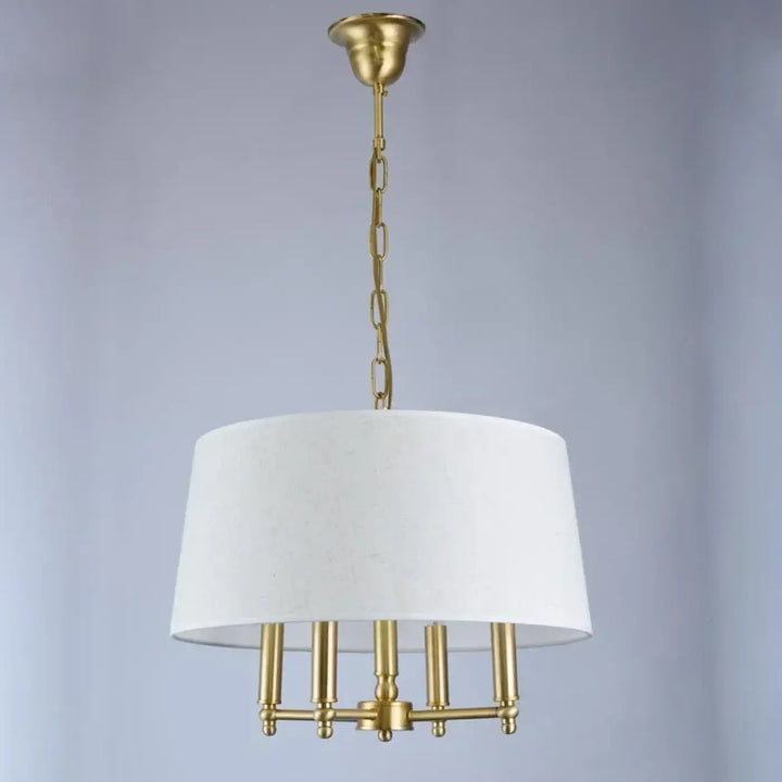 Suspension luminaire winfordo en laiton avec abat-jour en tissu blanc et cinq bras candélabres pour salle à manger élégante