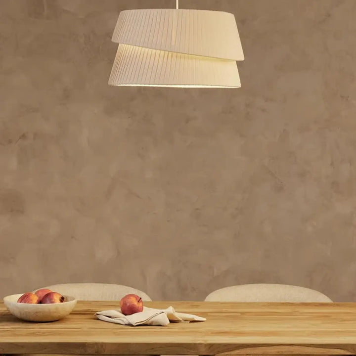 Suspension luminaire élégante en tissu beige pour salon moderne