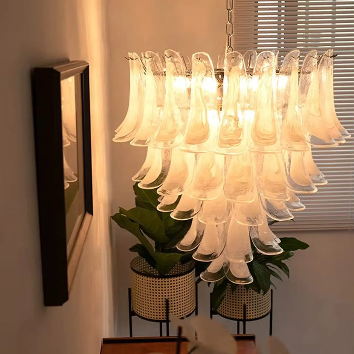 Suspension luminaire dicy avec verre soufflé translucide en style art déco et abat-jours en forme de cloche en cascade