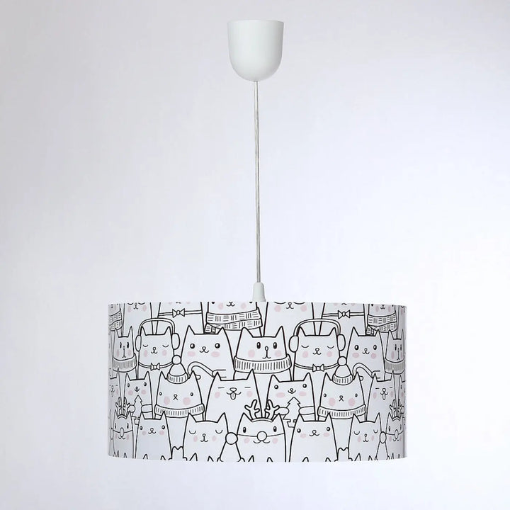 Suspension luminaire enfant blanc avec abat-jour cylindrique motifs chats dessinés en tenues confortables