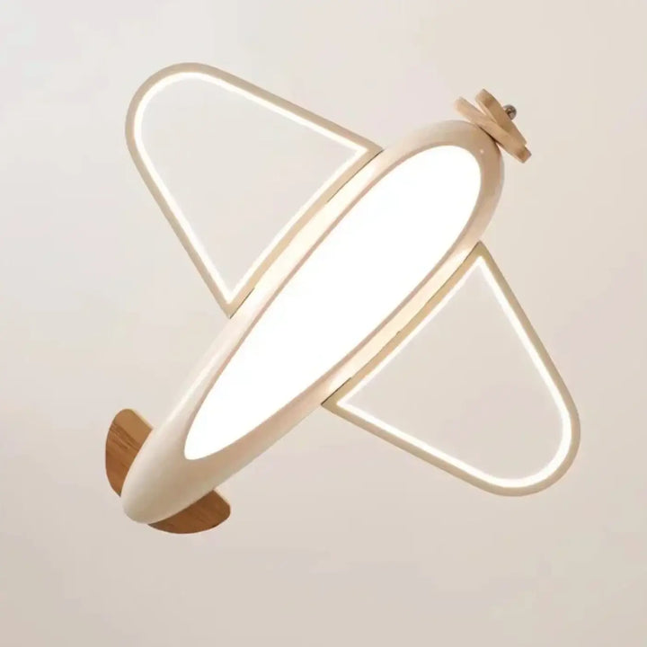 Suspension luminaire enfant en forme d’avion crème avec accents en bois pour chambre d’enfant avivi