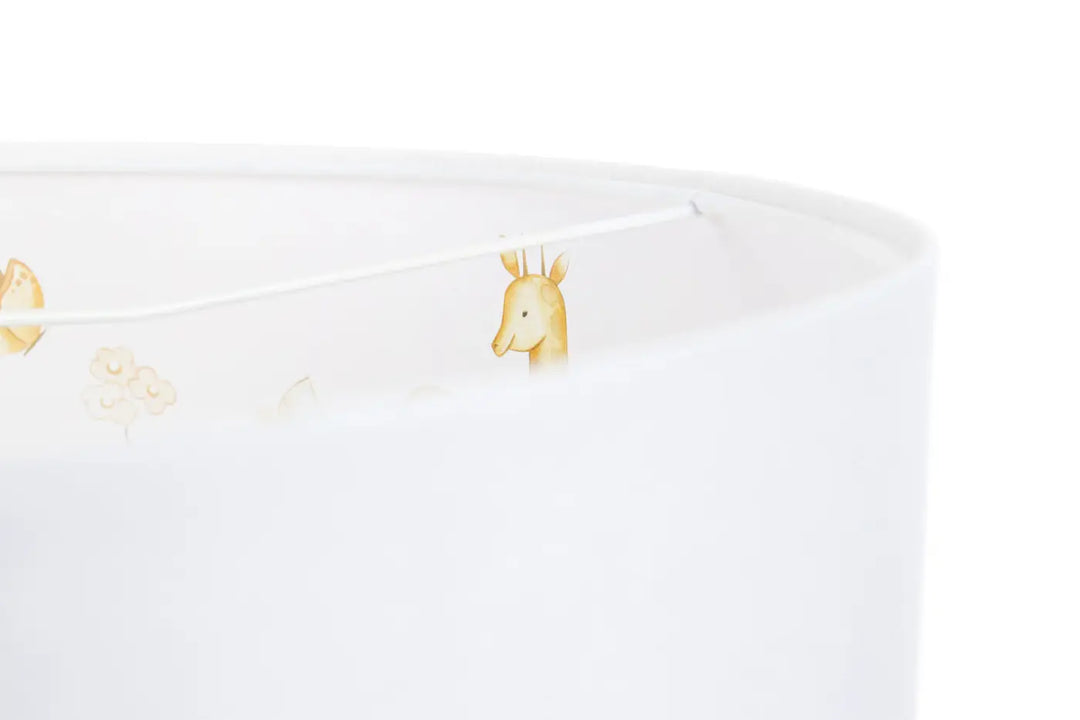 Suspension luminaire enfant blanc avec abat-jour cylindrique illustré de cerfs dorés et nuages délicats