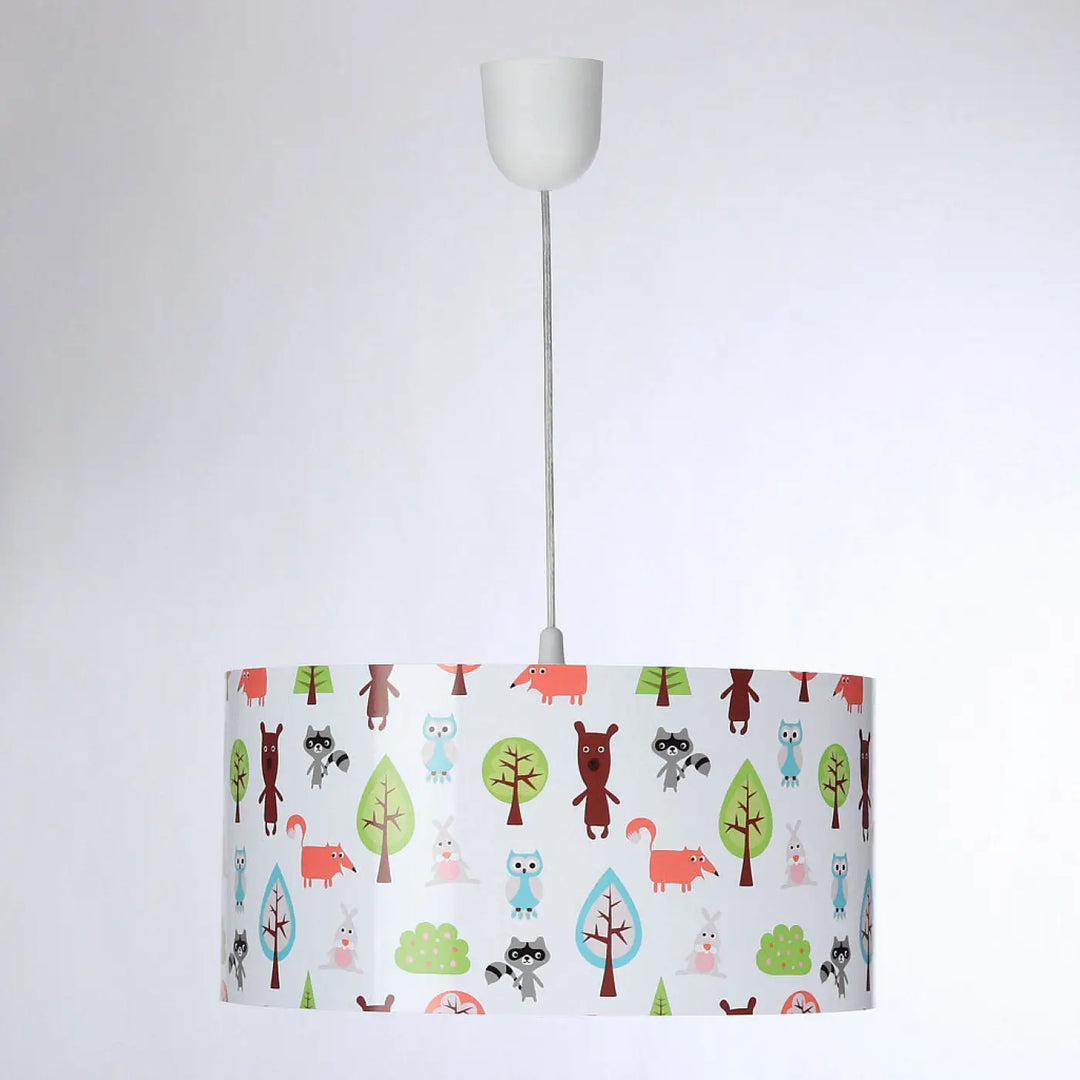 Suspension luminaire enfant avec abat-jour cylindrique blanc décor animaux de forêt pastel pour chambre d’enfant