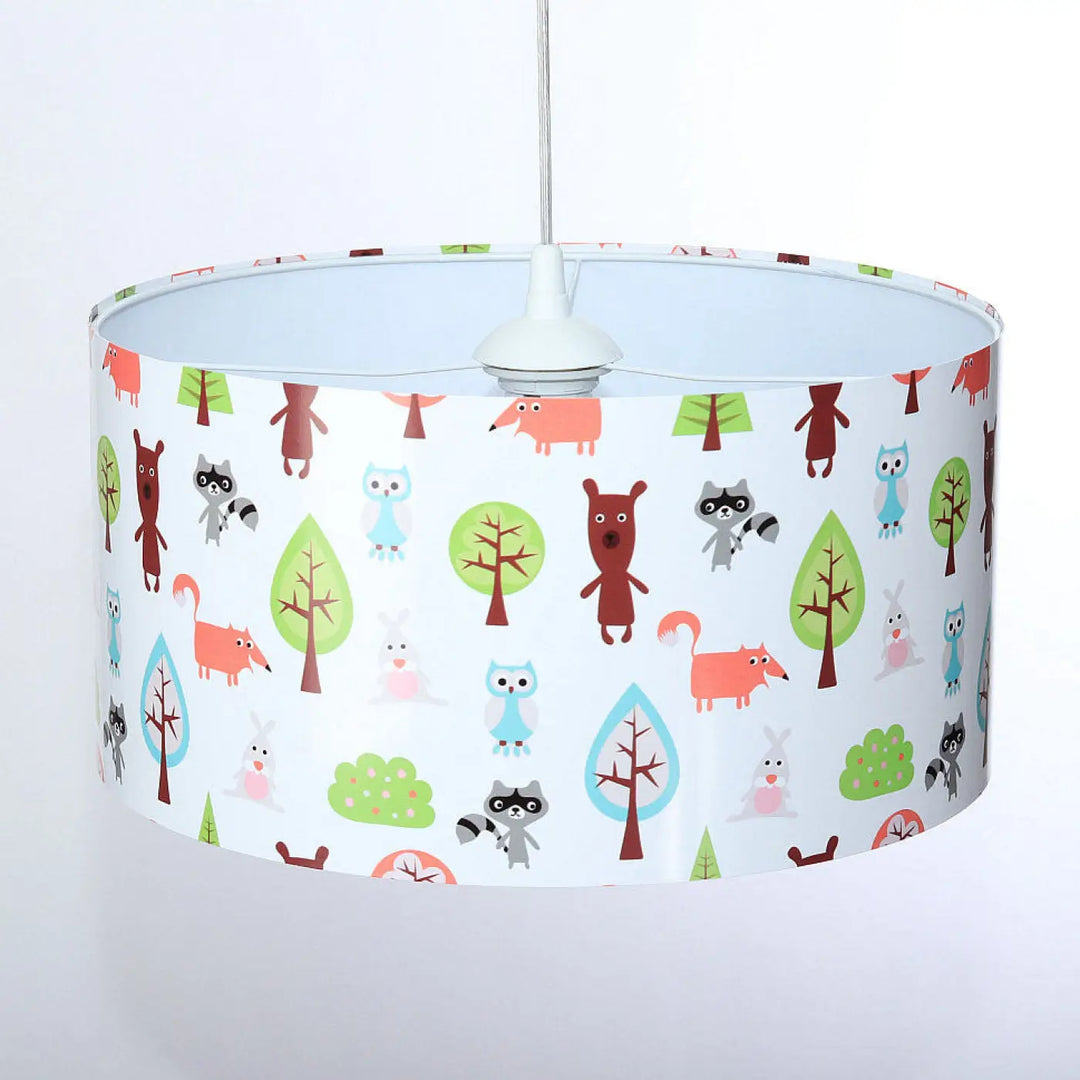 Suspension luminaire enfant cylindrique avec motif animalier de la forêt en couleurs pastel sur fond blanc