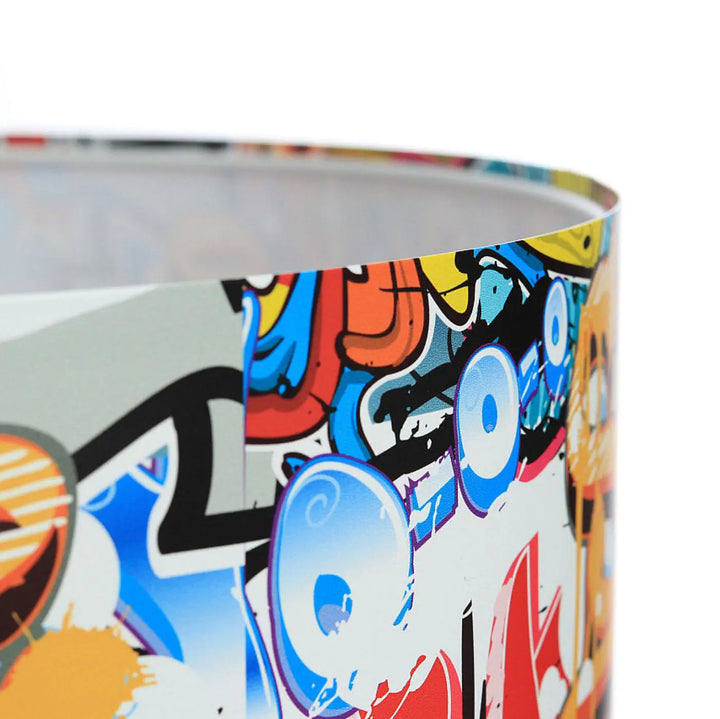 Suspension luminaire enfant avec abat-jour cylindrique coloré à motif graffiti vibrant pour luminaire enfant