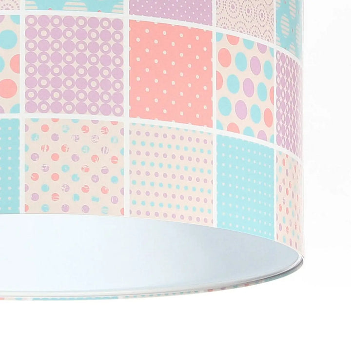 Suspension luminaire enfant pastel avec abat-jour patchwork pastel multicolore rose lavande et vert menthe
