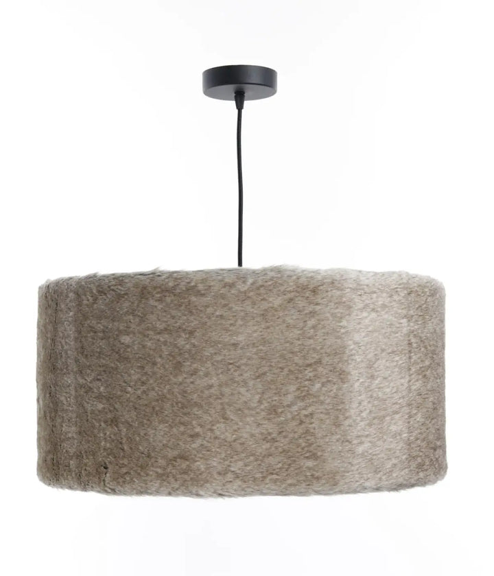 Suspension luminaire bear light en fausse fourrure beige cylindrique avec support plafond en métal noir et cordon