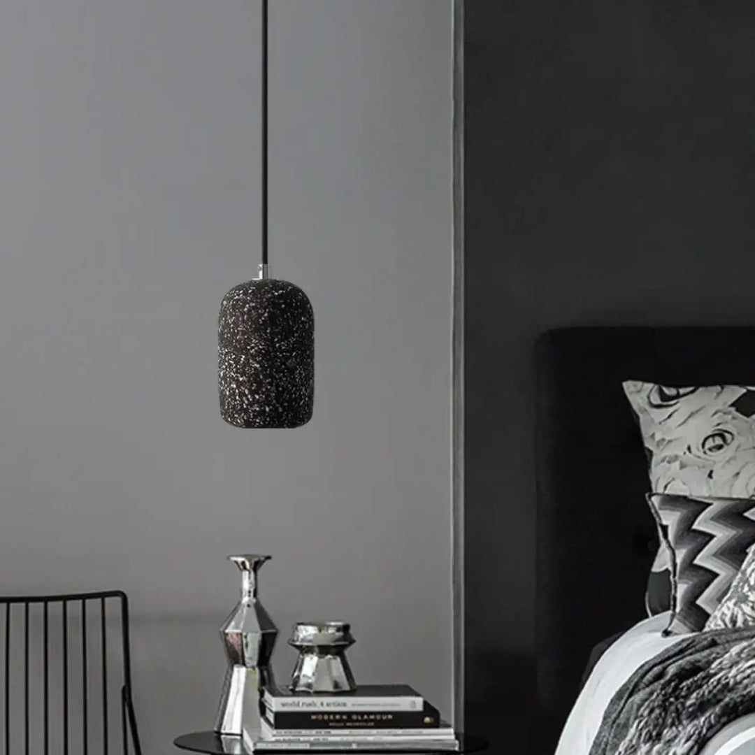 Suspension luminaire fine ovale pour éclairer une tête de lit moderne

